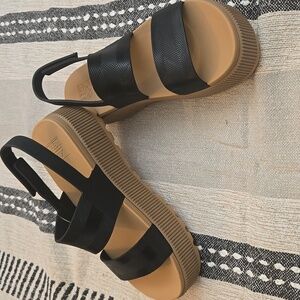 Reef Water Vista Higher Sandals - Black and Tan Size 9 NWT